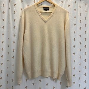100% cashmere Club Room V-neck sweater